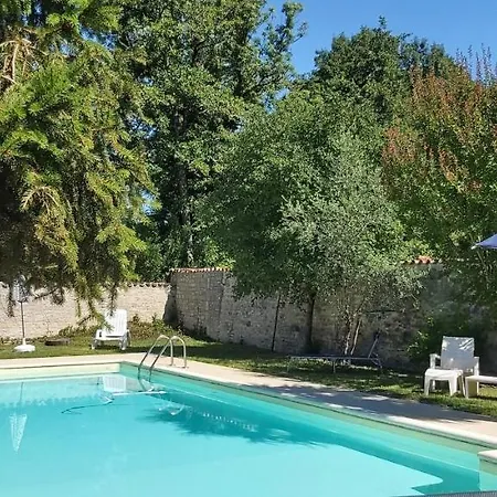Bed & Breakfast Logis Des Bessons